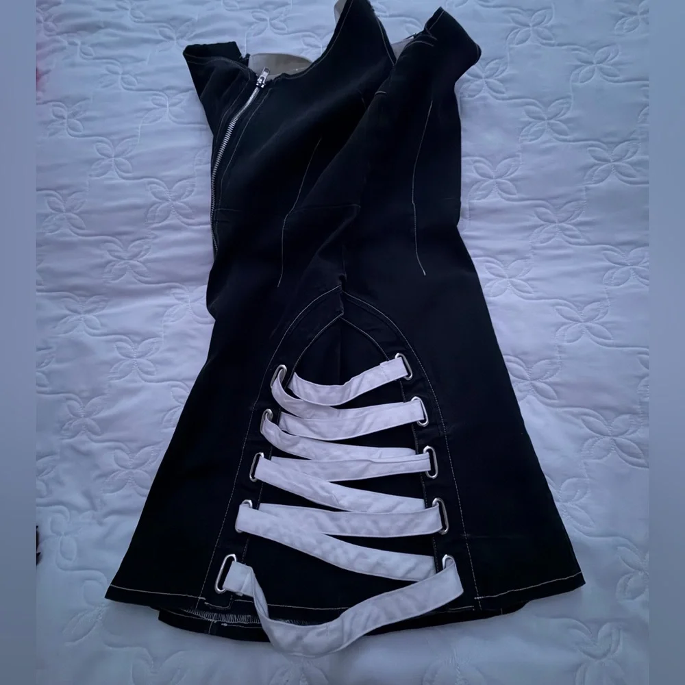 Stylish Black and White Women's Dress - Picture 6 of 8